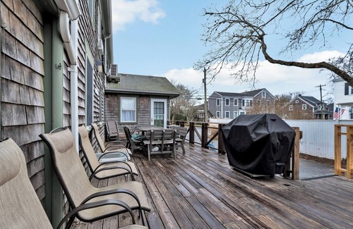 Mattapoisett House | 5 Blocks to Beach+Town, Stocked Kitchen, Cozy Beds