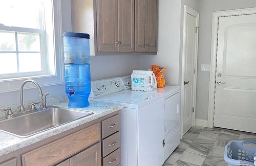 Manchester House | 5 BR, 3 BA home near I-24 in incredible neighborhood- perfect mid term rental