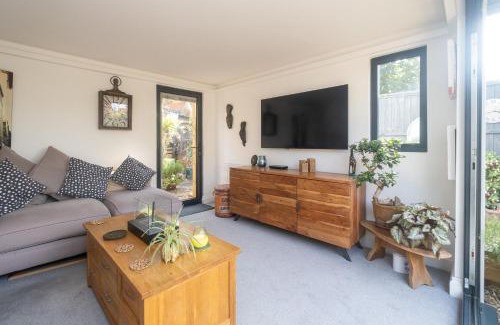 Knodishall House | 5 Burrells Cottages