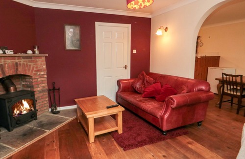 Lockton Cottage | 5 CHURCH VIEW, family friendly, with open fire in Thornton Dale