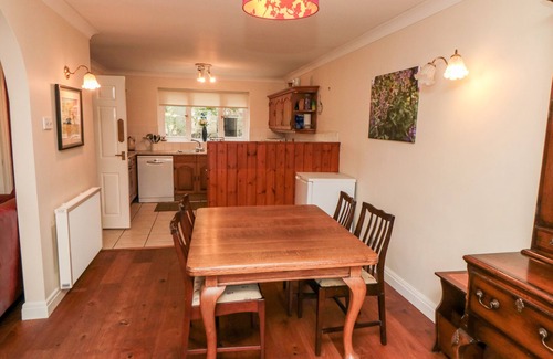 Lockton Cottage | 5 CHURCH VIEW, family friendly, with open fire in Thornton Dale