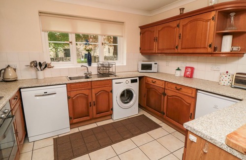 Lockton Cottage | 5 CHURCH VIEW, family friendly, with open fire in Thornton Dale