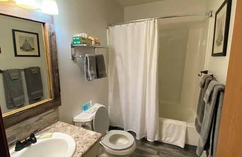 Cooksburg Apartment | 5-Clarion Room King