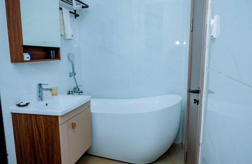 Remera Apartment | 5 Elizabeth Golf Apartment
