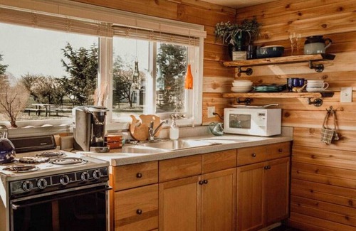 Sequim Cottage | 5- Hot Tub & Massage Chair- Water view Cottage