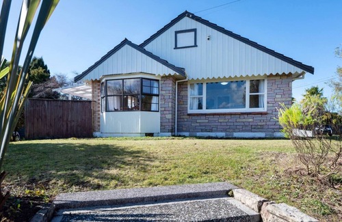 Springfield House | 5 Huia street Holiday House
