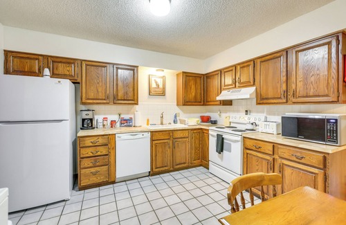 Hutchinson Apartment | 5 Mi to Hutchinson Attractions: Cozy Apt