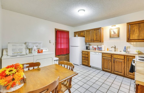 Hutchinson Apartment | 5 Mi to Hutchinson Attractions: Cozy Apt