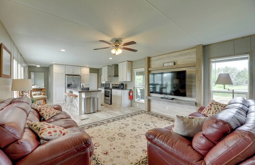 Sublime House | 5 Mi to Splashway Waterpark: Cabin in Rock Island