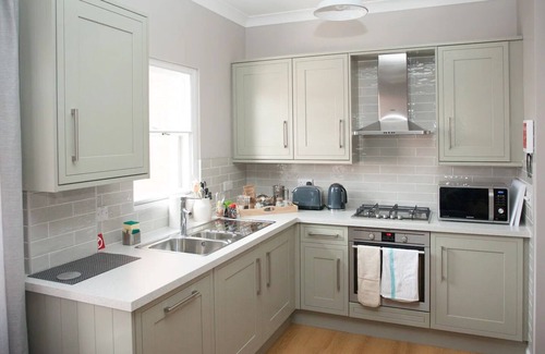 Canford Cliffs Apartment | 5 min to the beach! Outstanding location! Family friendly apartment nr Sandbanks
