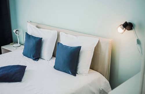 Primorski Hotel | 5 Min. vom Strand, Mineralwasser Pool, Budget Zimmer mit Großem Balkon