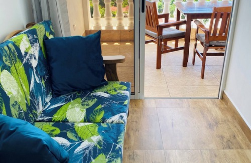 Beau Vallon Cabin | 5 mins to beach, restaurants & shops! Cozy Ocean-View Lodges w/onsite car rental