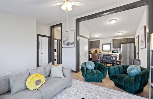 Westfield House | 5 mins to Grand Park, 15 mins to Ruoff, pet-friendly, peaceful environment!