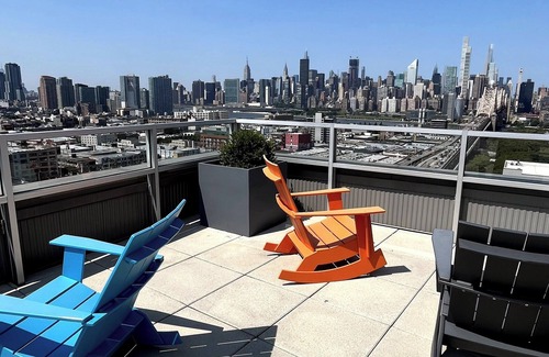 Hunters Point Apartment | 5 mins to Midtown Amazing City View Luxury Urban Oasis 1 Bedroom Apartment