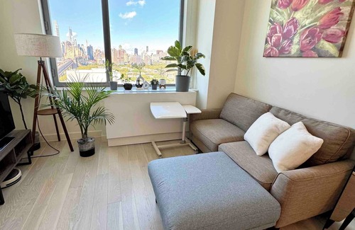 Hunters Point Apartment | 5 mins to Midtown Amazing City View Luxury Urban Oasis 1 Bedroom Apartment