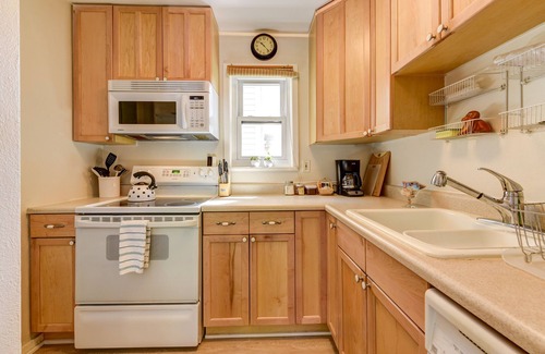 Downtown Condo | 5 mins to Pearl Street Mall and 1 min walk to gorgeous trails!