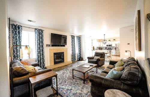 Southwest Bend House | 5 Minute Drive to Downtown Bend, Dog Friendly