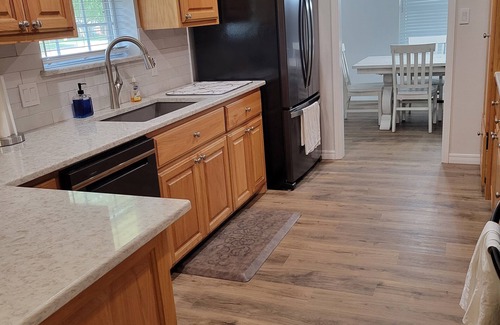 Wichita Falls House | 5 minutes to MSU and local shopping. Family friendly, mature trees, quite street