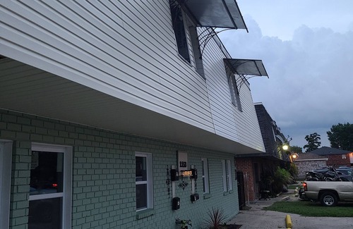 Harvey Apartment | 5 minutes to New Orleans a Reno 2bedroom/1 & half bathroom apartment in Harvey
