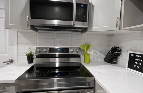 Southwest Calgary Apartment | 5 minutes to Spruce Meadows, Home of Calgary's Show Jumping! Family-sized suite