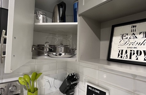 Southwest Calgary Apartment | 5 minutes to Spruce Meadows, Home of Calgary's Show Jumping! Family-sized suite
