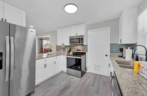 Portsmouth House | 5 Minutes to the Casino!Family sized home 3 bedroom with patio and a game room