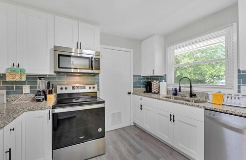 Portsmouth House | 5 Minutes to the Casino!Family sized home 3 bedroom with patio and a game room