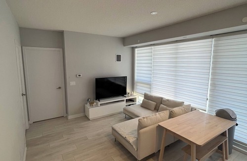 Mount Pleasant West Condo | 5 minutes to the Downtown Family-sized condo Restaurants and Bars.n