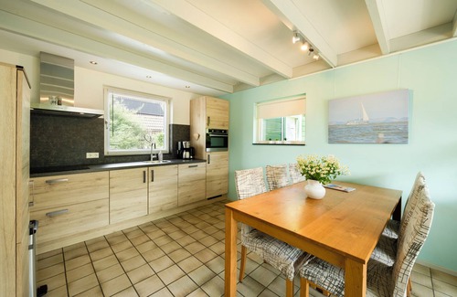 Wolphaartsdijk House | 5 Minutes' walk from the beach on Lake Veere, child-friendly and a nice garden