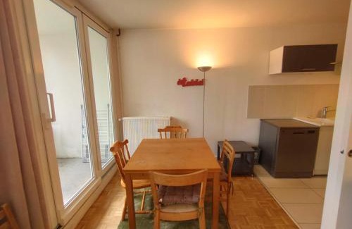 Gambetta Apartment | 5 mn (450 m) walk Metro/La Defense/Netflix/Parking