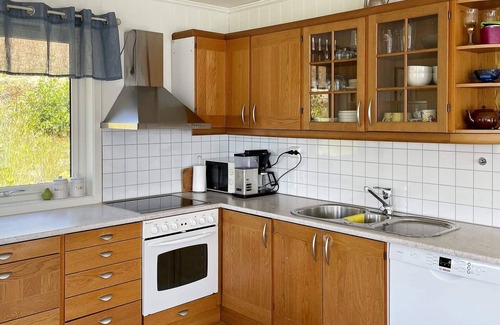 Averoy House | 5 person holiday home in averøy