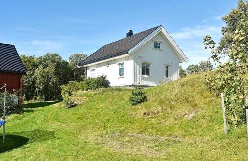 Oksvoll House | 5 person holiday home in Oksvoll