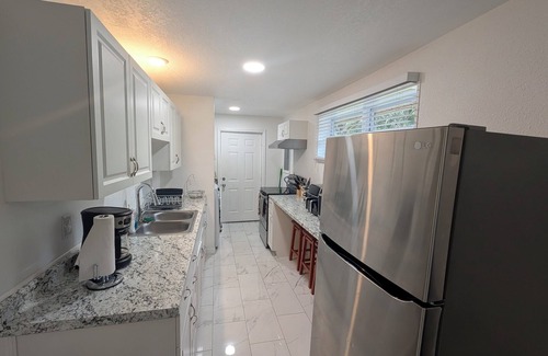 Plymouth House | 5 springs 4 to 10 minutes away Goats, Chickens, Free Eggs, Memories FARM Setting