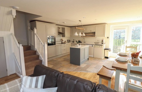 Newborough Cottage | 5 STAD CLYNNOG, pet friendly, with a garden in Niwbwrch (Newborough)