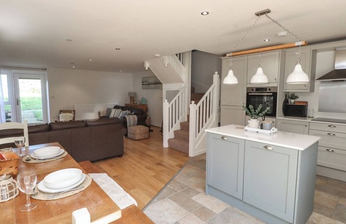 Newborough Cottage | 5 STAD CLYNNOG, pet friendly, with a garden in Niwbwrch (Newborough)