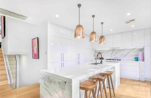 Merewether House | 5 Star 3 Bedroom House close to Merewether Beach