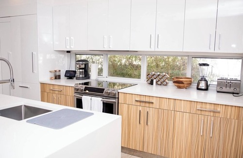 Lauderdale-by-the-Sea House | 5 star Beachside Home Next to Everything! Patio/Wifi/TVs