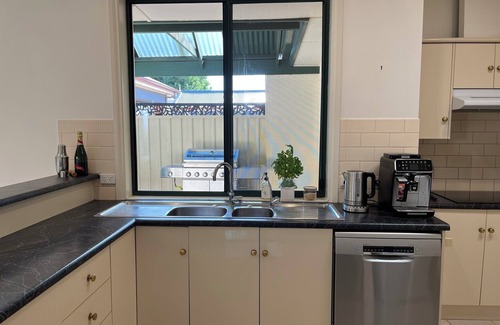 Brighton House | 5 Star Beachside Brighton- 3bed 1.5bath - easy access to surf, city & vines