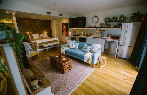 Penrose Cabin | 5 star couples hideaway in the country, enjoy privacy and space - w hot tub