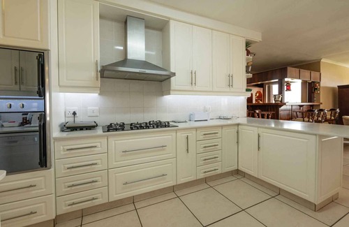 Velddrif House | 5-Star Graded Self-Catering Accommodation in Port Owen
