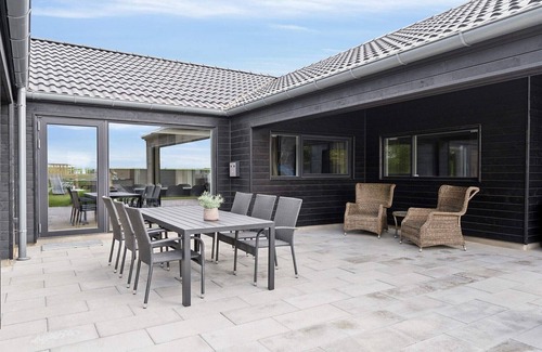 Mommark Strand House | 5 star holiday home in Sydals