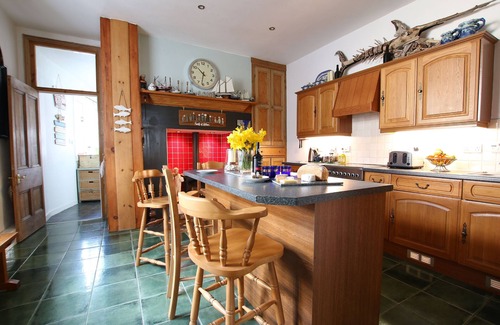 Criccieth House | 5 Star House in Criccieth. Sea Views. 1 minute from beach. Sleeps 8