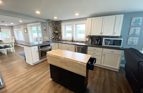 Three Rivers House | 5-Star Lakeside Luxury & Comfort!
