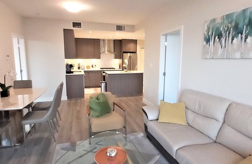 Burnaby Condo | 5 Star Luxury 2 Bed 2 Bath Condo in Brentwood