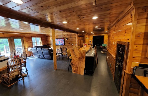 Reed Cabin | 5 Star Maine River Lodge in Wytopitlock with AC, WiFi