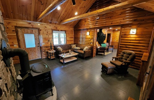 Reed Cabin | 5 Star Maine River Lodge in Wytopitlock with AC, WiFi