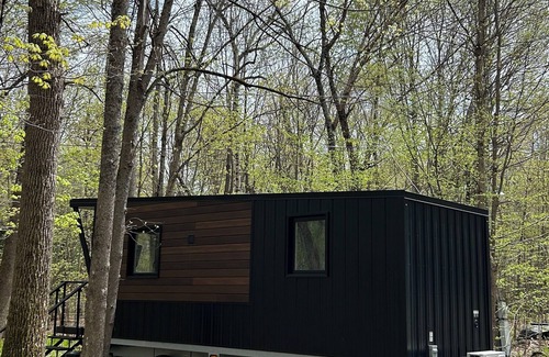 Plattsburgh House | 5 Star Wooden Paradise Nomad Retreat