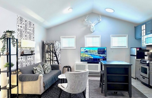 Keewaydin House | 5 STARS! MPLS-ST PAUL "THE COTTAGE" LK NOKOMIS/MNHAHA FALLS/MOA/ONE-LEVEL-LIVING