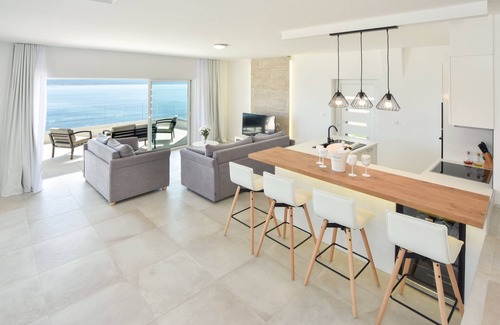Pisak Villa | 5-stars villa with Infinity Pool & Memorable View. Perfect for families/couples