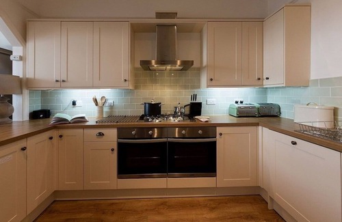 Criccieth House | 5* Stunning Victorian House, Sleeps 18, Located on the Seafront at Criccieth